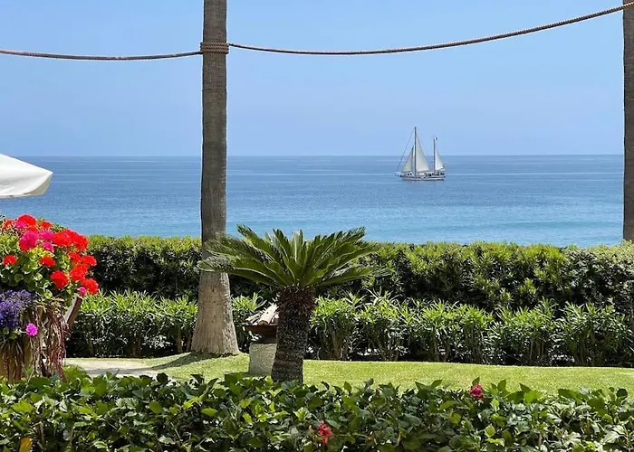 Vakantiehuis Spectacular Views At Beachfront Townhouse Rdr318