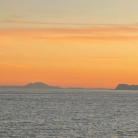 Vakantiehuis Spectacular Views At Beachfront Townhouse Rdr318